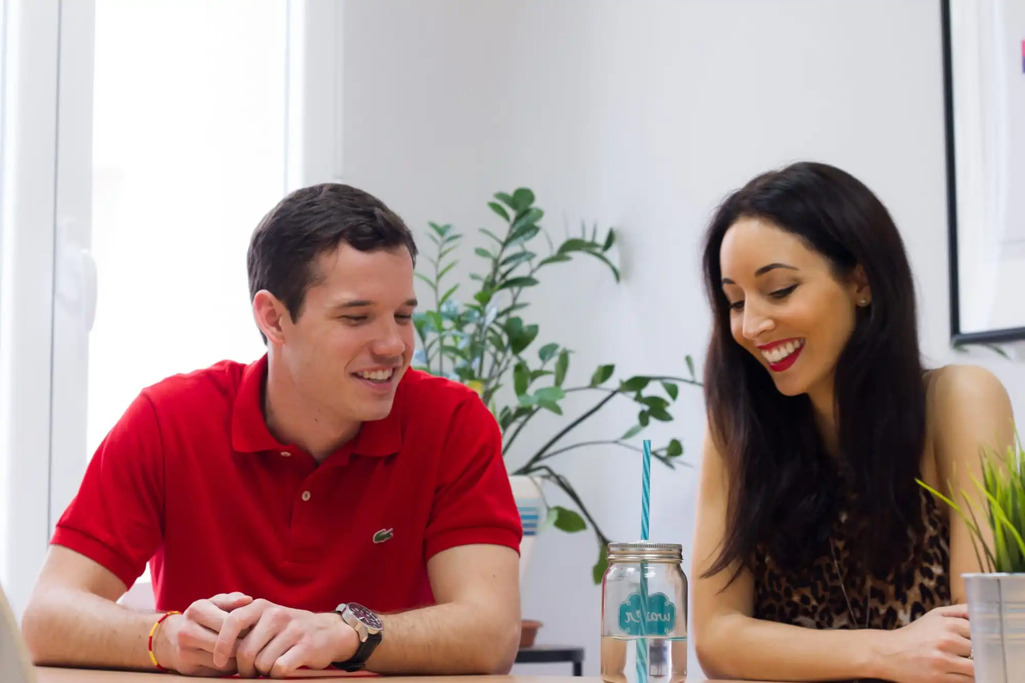 Smiling teacher and student in a one-on-one session at BLC Spain, enjoying a relaxed and friendly learning atmosphere.